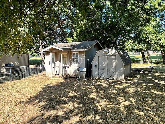 4th image of 1310 Alvera Ln