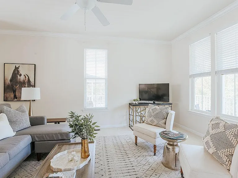 1471 Wickham Pond Dr — Photo 4