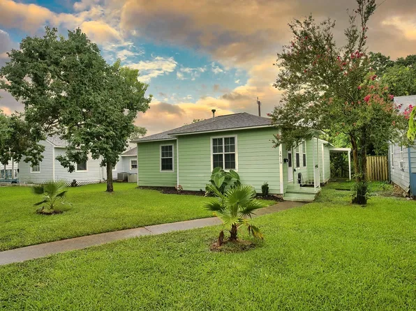 1619 W 8th St, Freeport, TX 77541