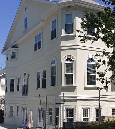 Private entrance with private setting areas