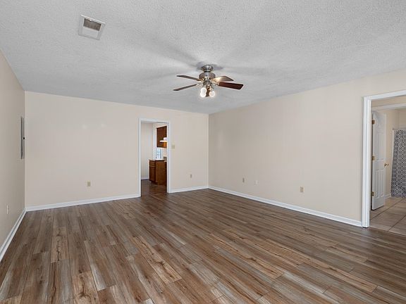 4th image of 212 Feezor St