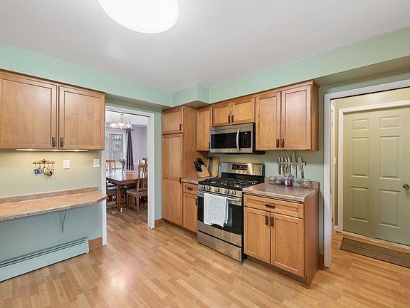 4th image of 1220 Vaughn Ave