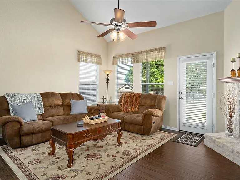 153 Crizer Ct — Photo 12
