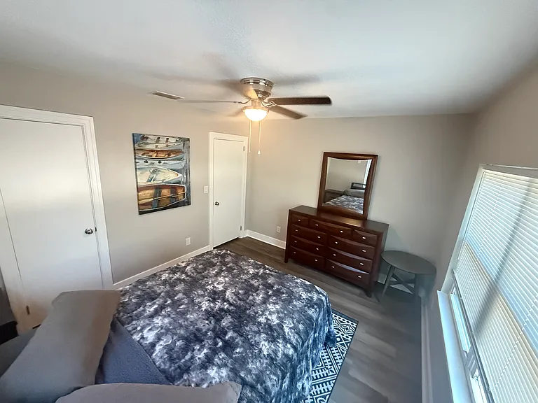 1554 Elmwood St — Photo 9