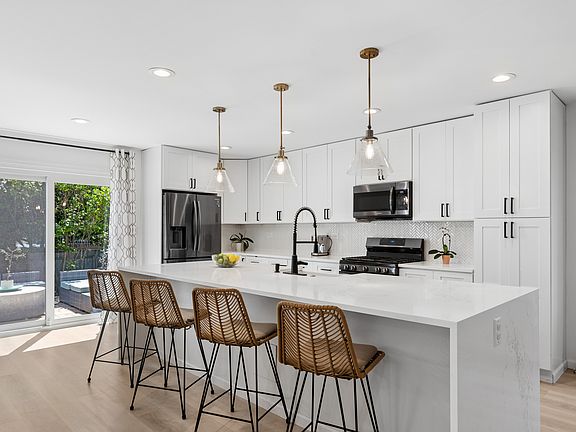 4th image of 5813 E Beverly Cir