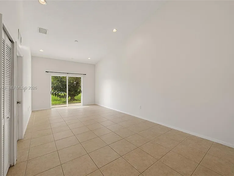 3393 NE 11th Dr — Photo 20