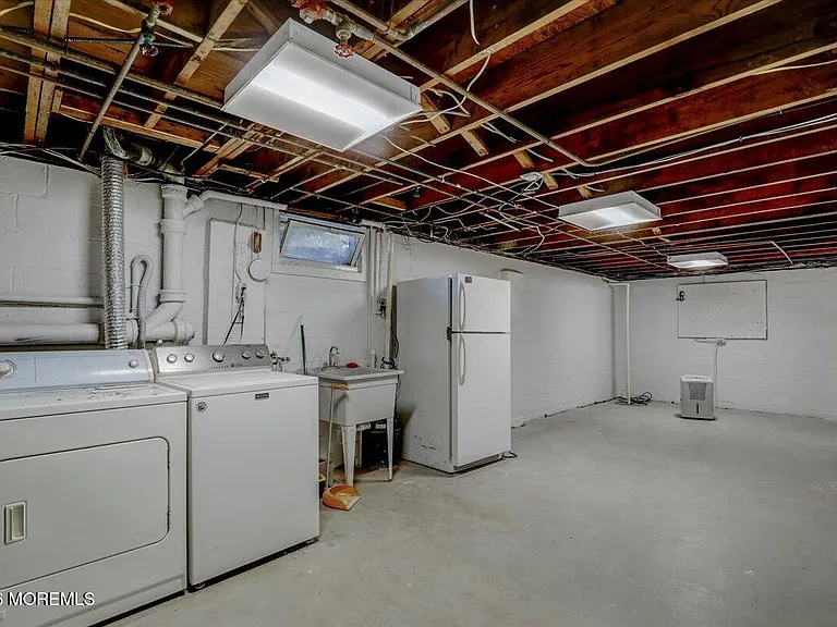 8 Pullman Ave — Photo 37