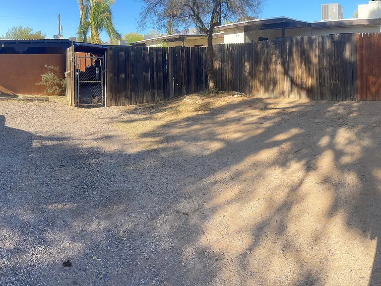 313 E Calle Arizona — Photo 2