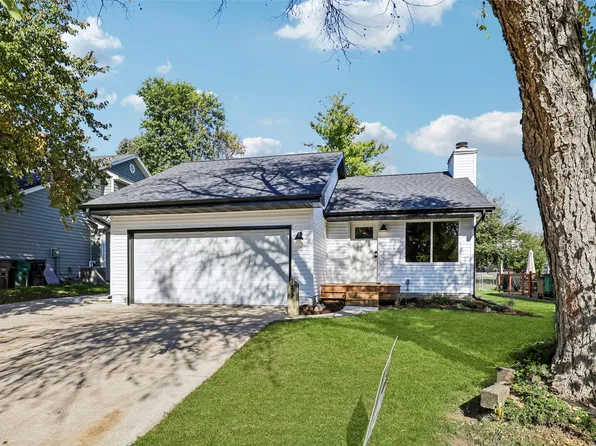 2433 Maple St, West Des Moines, IA 50265