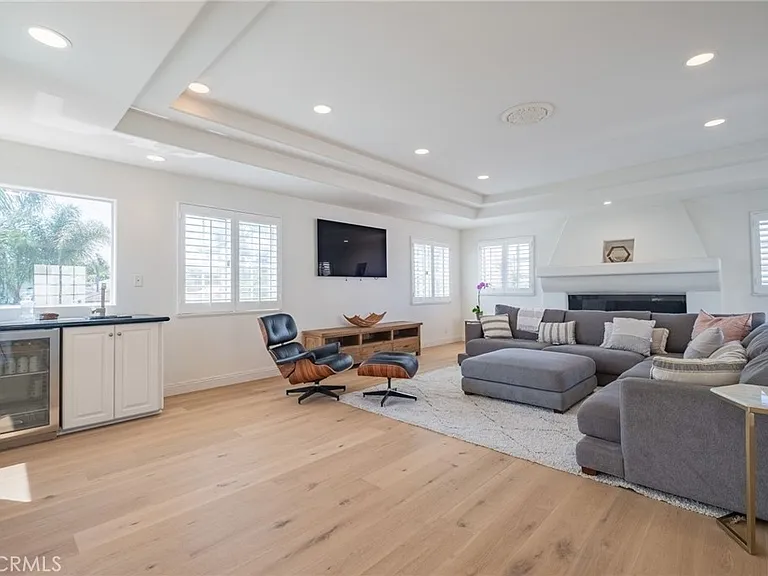 1021 Avenue D — Photo 11