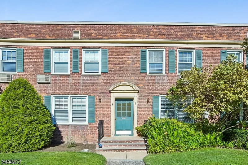 176 Millburn Ave #22
