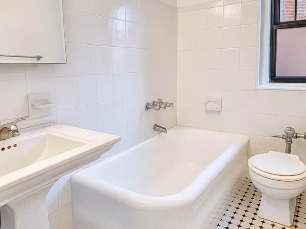 95 Christopher Street image 7 of 9