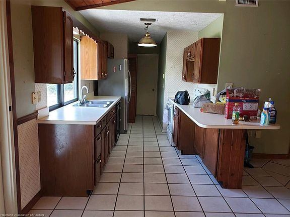 4th image of 305 Flamingo St