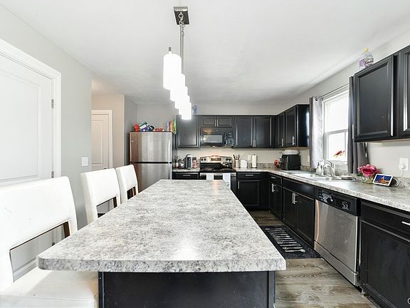 2nd image of 8677 Alizarin Ave