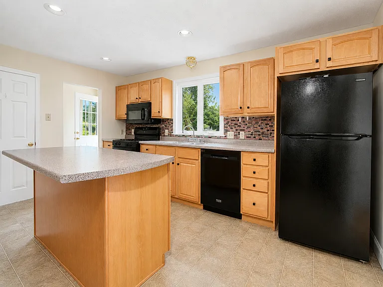 38 Warren Rd — Photo 18