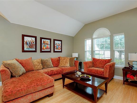 4th image of 4917 Summer Oaks Ln