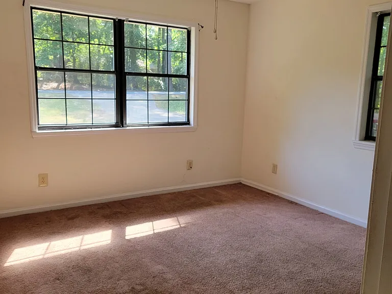 250 Lake Dr — Photo 6