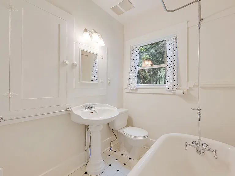 1608 Walnut St — Photo 19