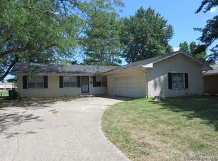 2235 Lynnhaven Dr, Springfield, IL 62704