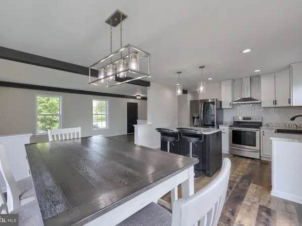 215 Jewel Dr, York, PA 17404