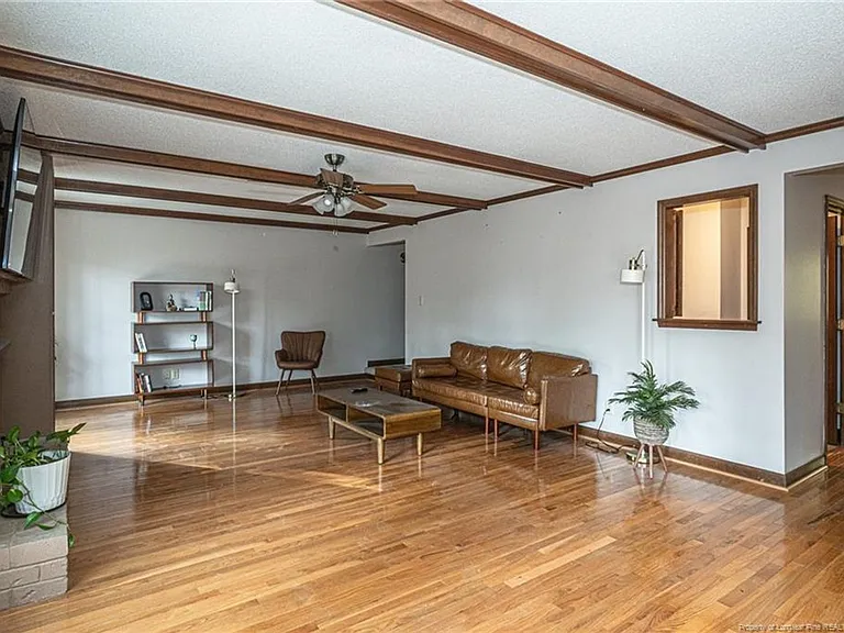 6821 Thames Dr — Photo 14