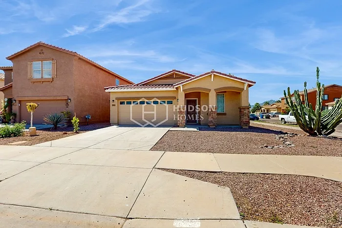 3 bed, 2.0 bath, 1914 sqft, $2,249 — Photo 1