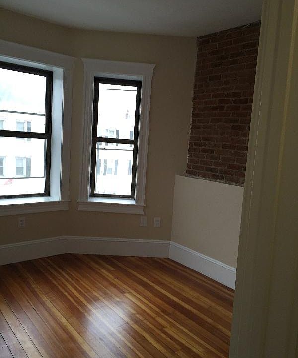 2nd image of 887 Huntington Ave APT 5E