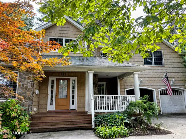 327 Deerfoot Ln, Brick, NJ 08724