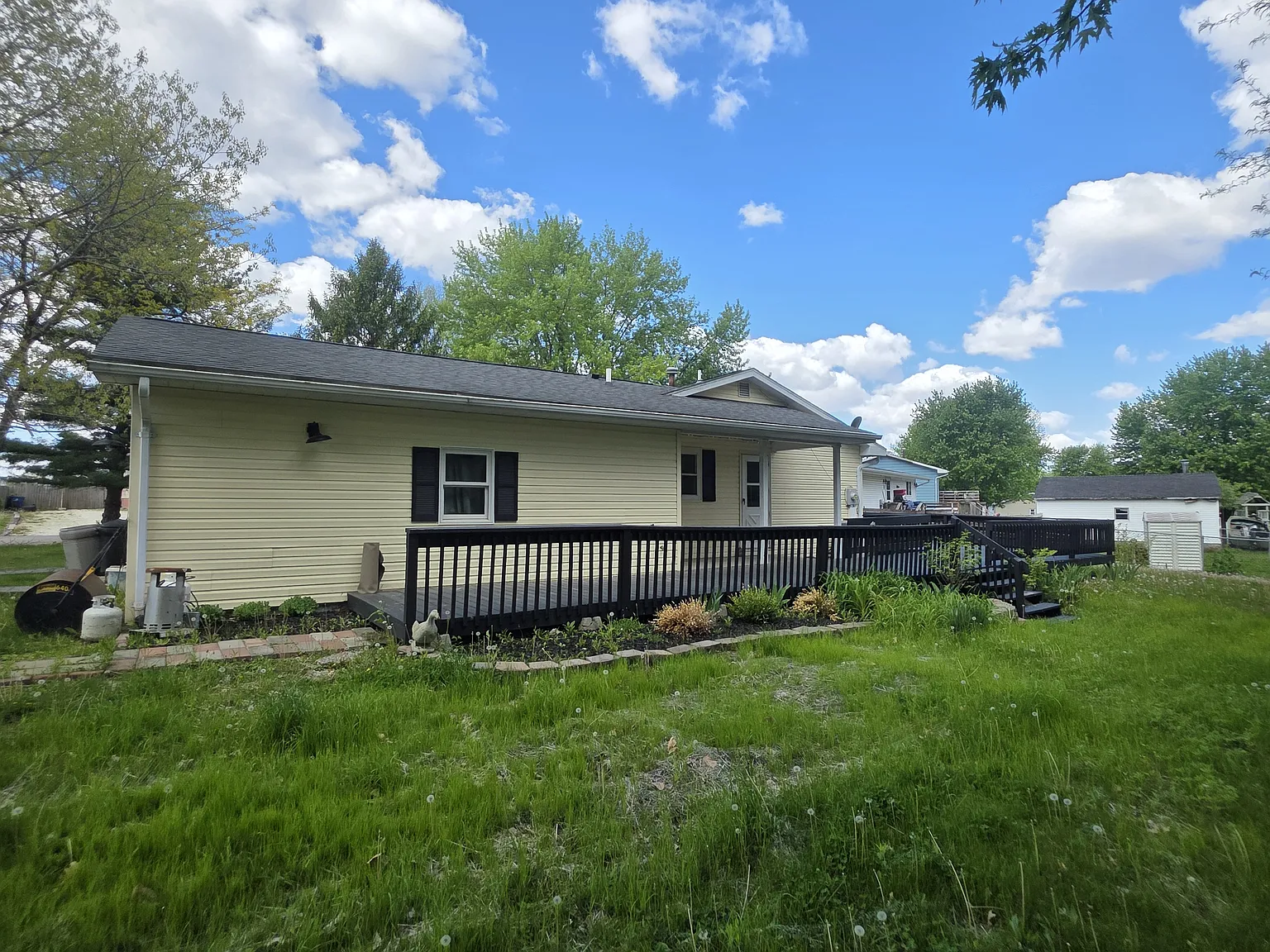 199 Lakeview dr — Photo 3