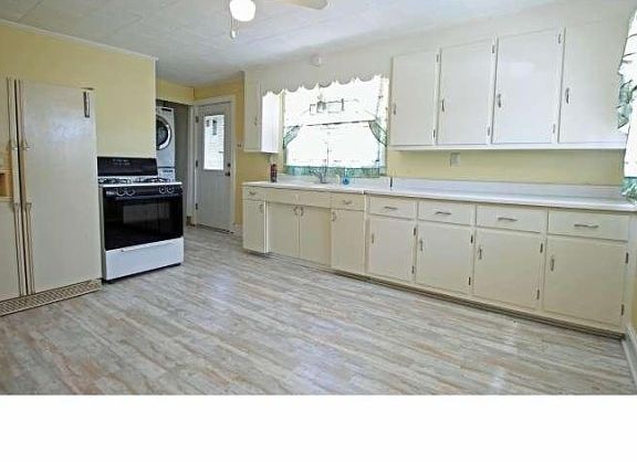 3rd image of 76 King St