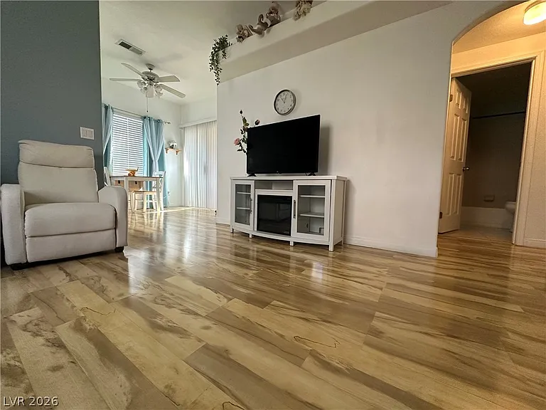 517 Indian Bluff St #202 — Photo 3