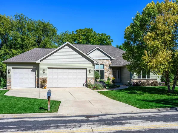 2052 Corinth Dr, Sun Prairie, WI 53590