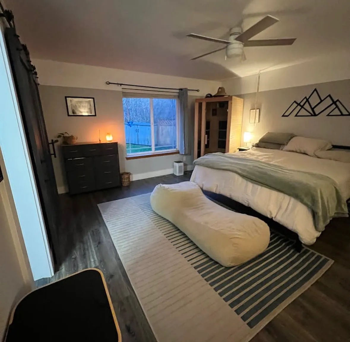 4 bed, 2.5 bath, 1900 sqft, $4,500 — Photo 4