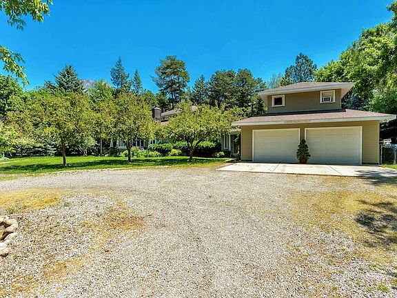 2nd image of 2233 E Fardown Ave