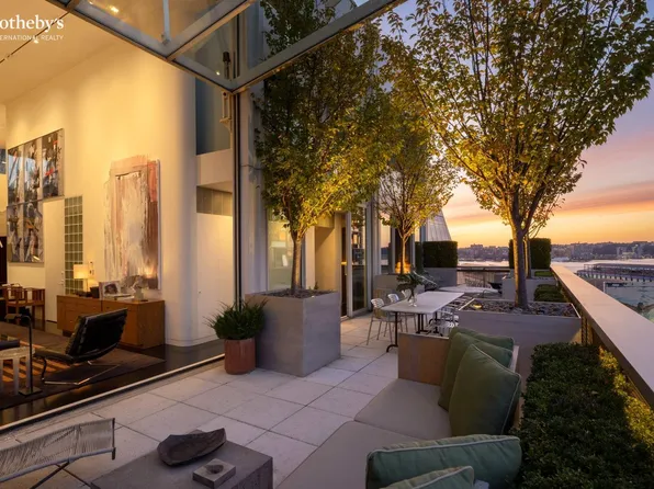 524 West 19th Street image 5 of 29