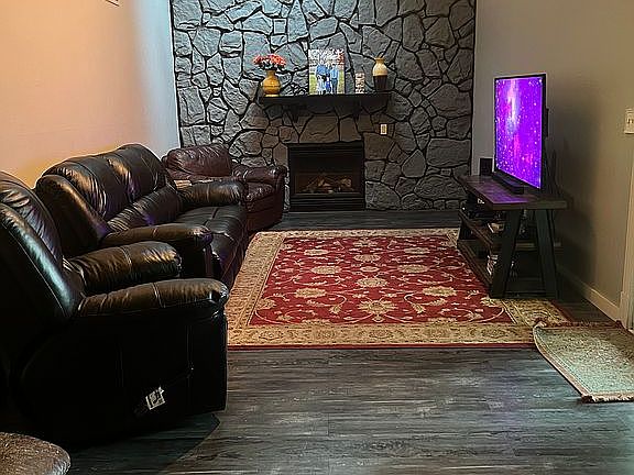 4th image of 2904 Woodmere Ln
