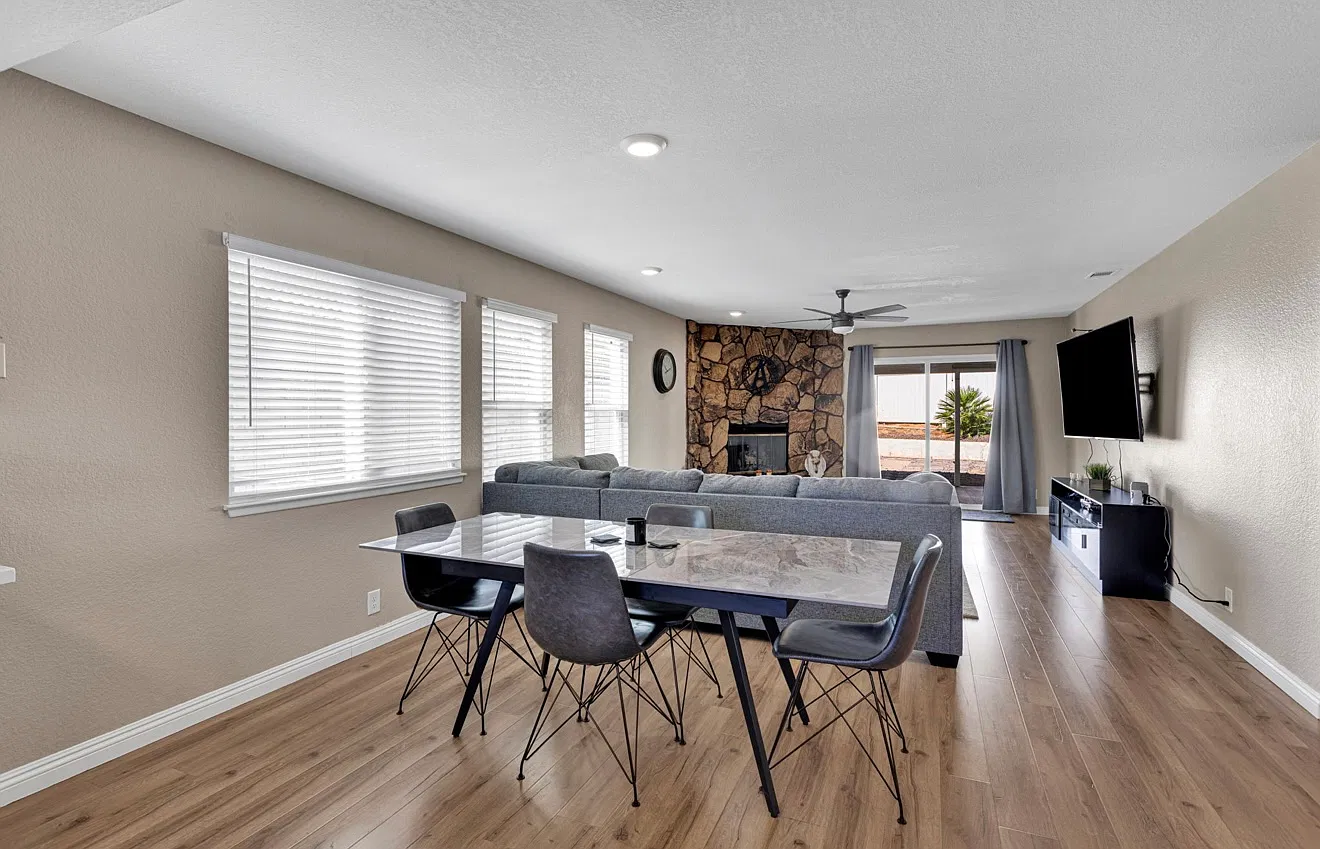 3 bed, 1661 sqft, $2,400 — Photo 2