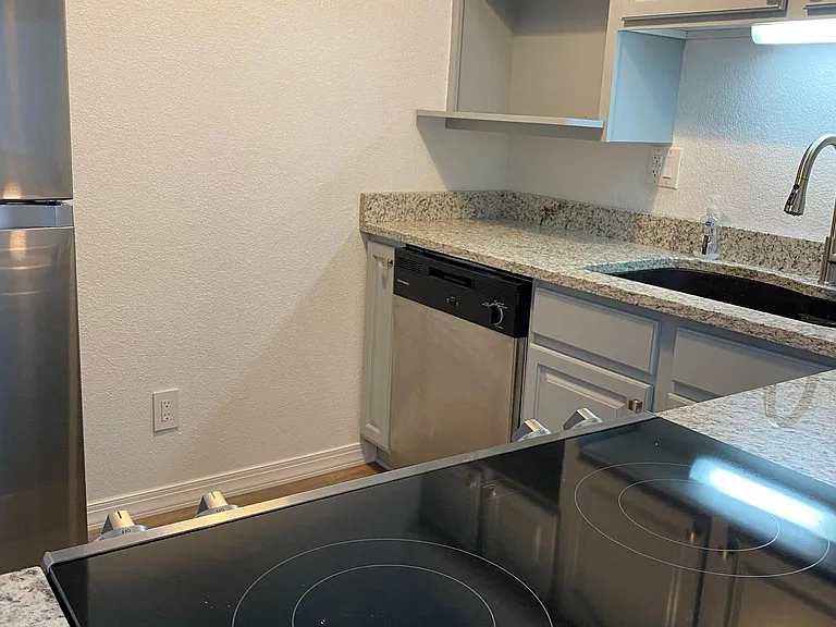 325 S Union Ave #B — Photo 15
