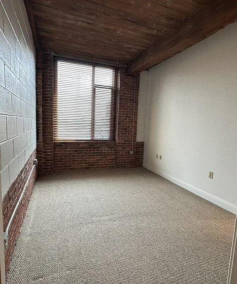 147 Centre St — Photo 4