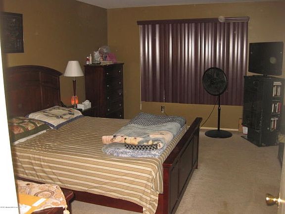 4th image of 36 Hemlock Dr