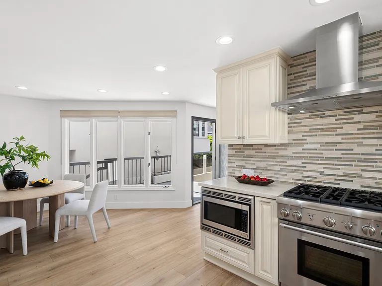 708 Iris Ave — Photo 9