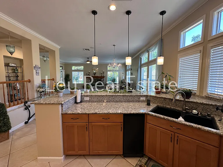 131 Gage Ct — Photo 6