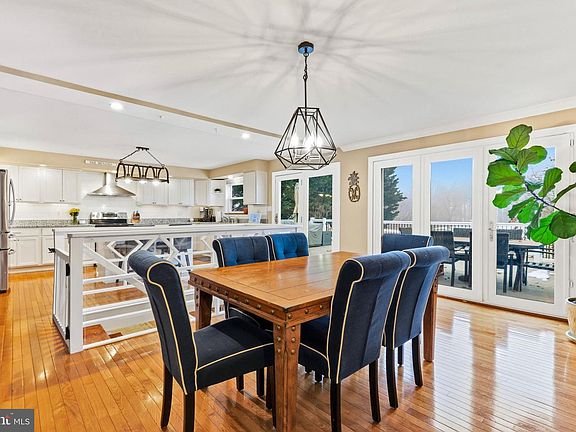 3rd image of 1611 Mount Carmel Rd