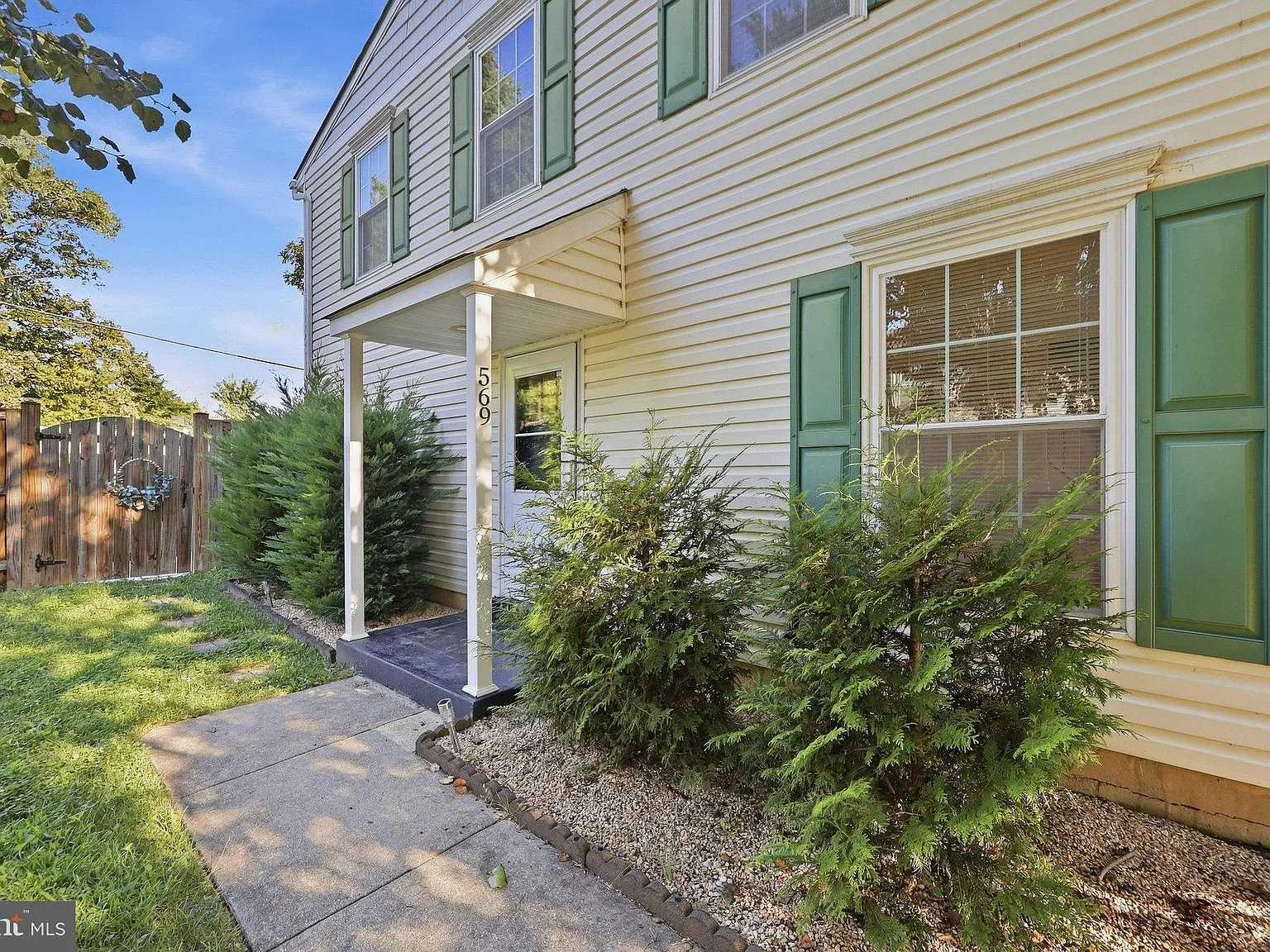 3 bed, 1.5 bath, 1160 sqft, $2,500 — Photo 3