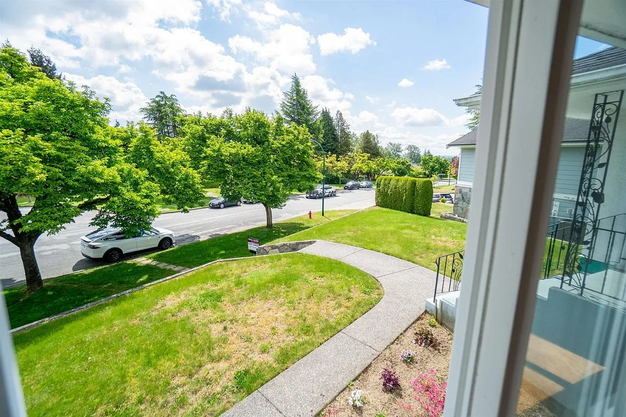 7 bed, 2408 sqft, $6,300 — Photo 3