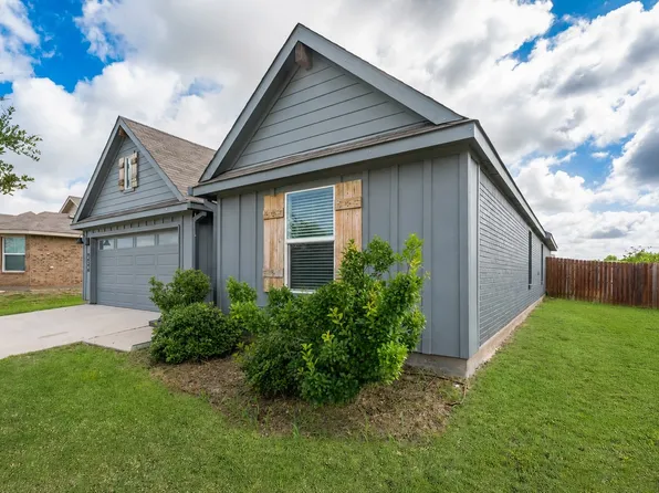 820 Lakeview Dr, Alvarado, TX 76009