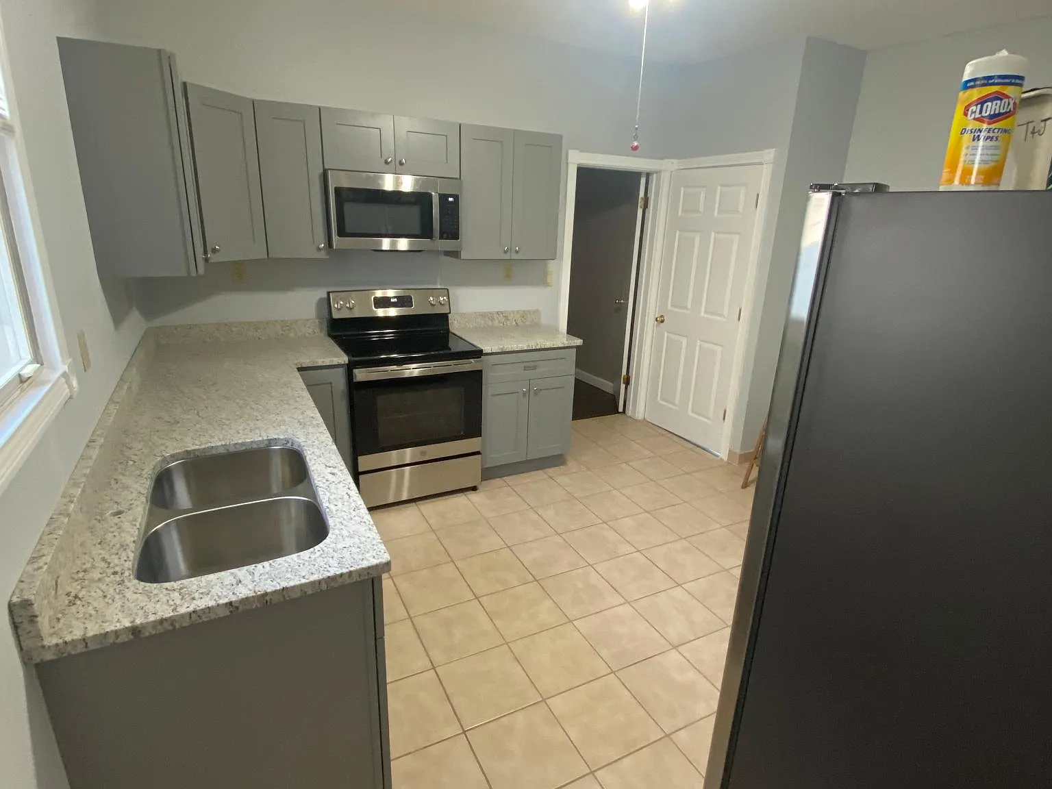 731 Elm St — Photo 1