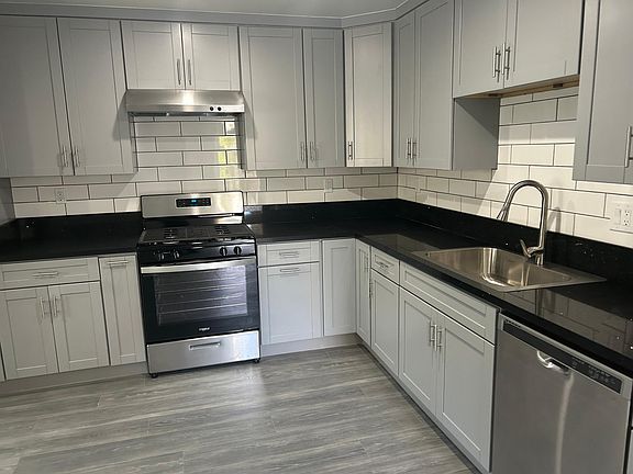 3rd image of 3428 Isabel Dr