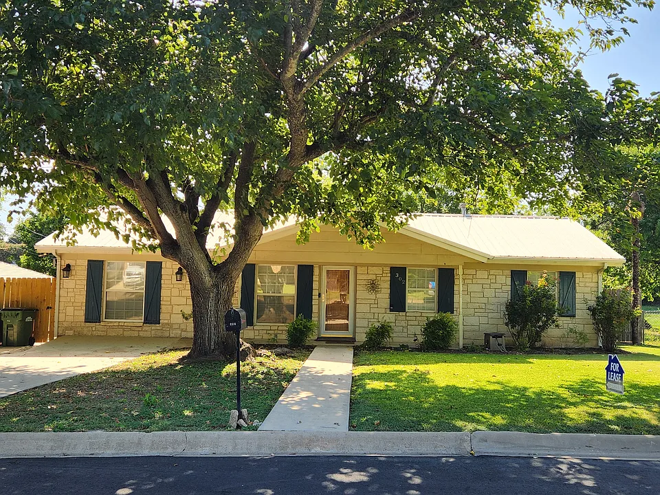 302 Julie St