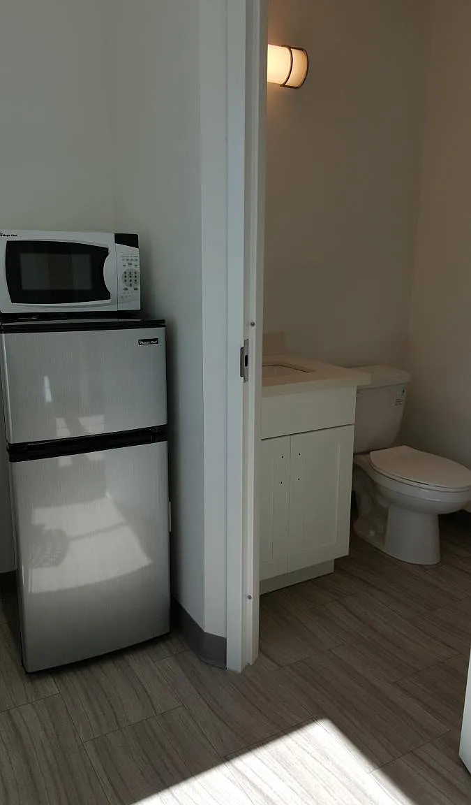 Studio, 160 sqft, $975 — Photo 3